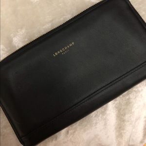 Like New Longchamp Classic Black Wallet